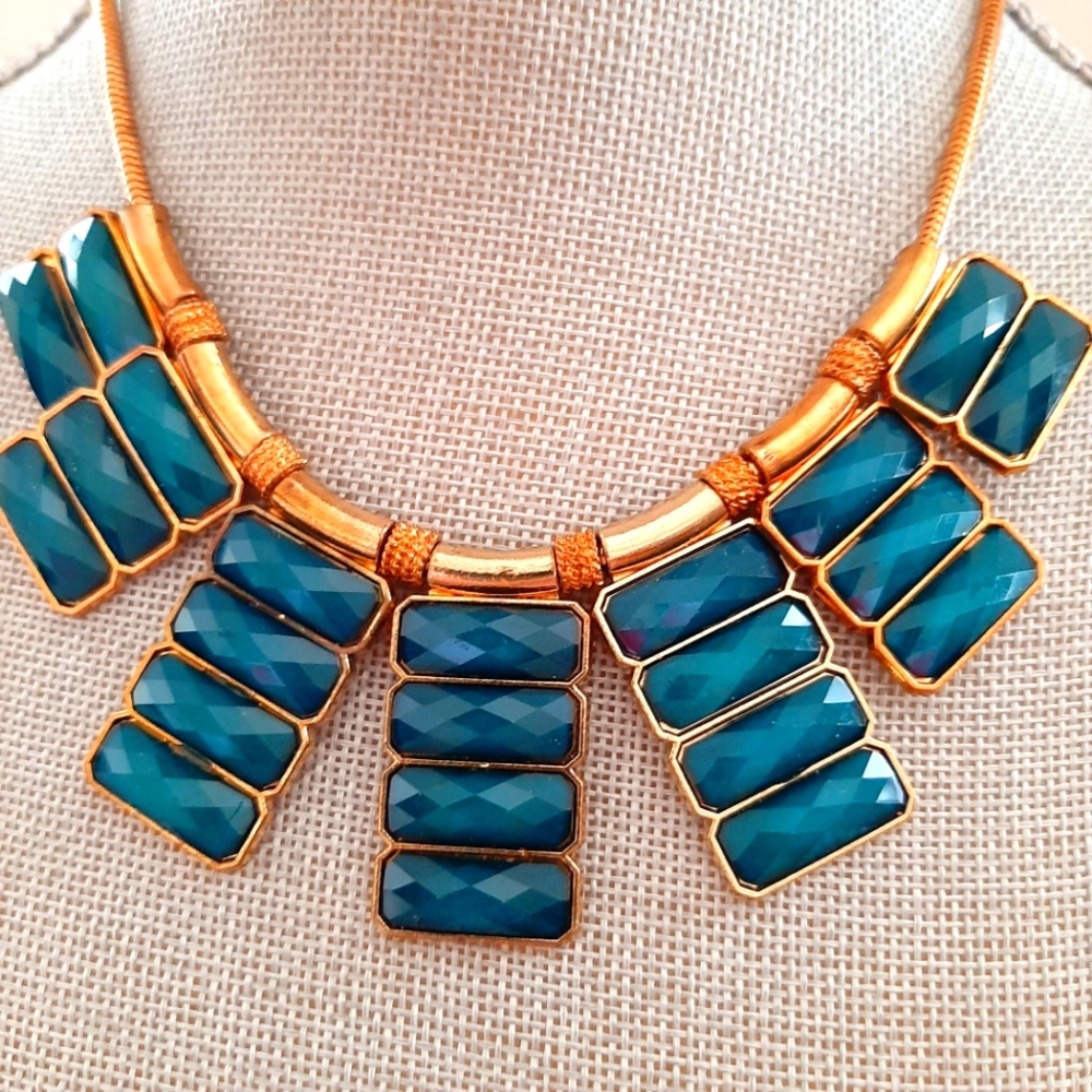 💚FINAL SALE💚 3 For $25 Sparkly Blue Stone Necklace